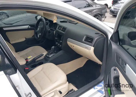 2013 Volkswagen Jetta Hybrid Se from USA, damaged, VIN 3VW637AJ8DM296130